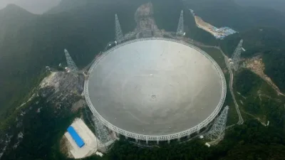 Teleskop Radio: Kuping Raksasa Bumi yang Menangkap Bisikan Alam Semesta